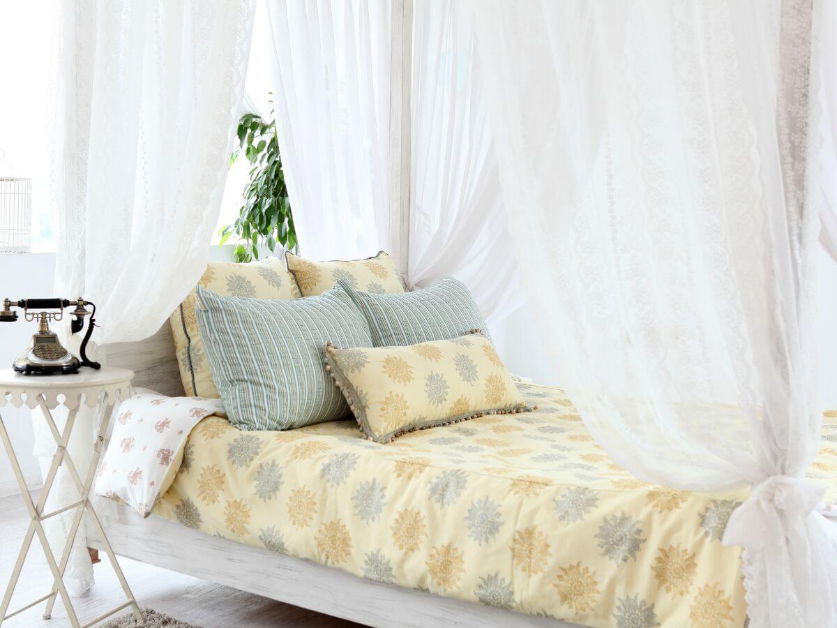 10 Modern Sheer Curtain Ideas For Bedrooms
